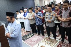Divisi Humas Polri Gelar Salat Gaib Doakan Almarhum Affan Kurniawan