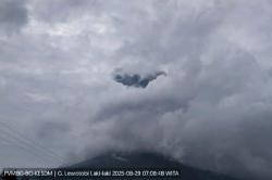 Gunung Lewotobi Laki-Laki di NTT Meletus, Kolom Abu Capai 1.600 Meter<