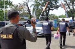 Geledah Kantor BPBD Lampung Utara, Penyidik Tipidkor Bawa Koper Merah Muda<