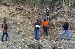 Satgas Damai Cartenz Rekonstruksi Pembunuhan 2 Brimob di Nabire, 21 Adegan Diperagakan