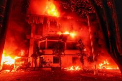 Penampakan Gedung DPRD Makassar Dibakar Massa