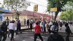Demo Ricuh di Grobogan, Kantor DPRD hingga Polsek Jadi Sasaran Amuk Massa<