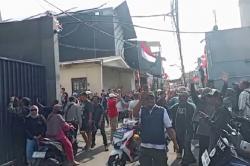 Rumah Ahmad Sahroni Digeruduk Warga, Kaca-kaca Pecah