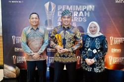 Bupati Tanah Laut Raih Penghargaan Pemimpin Daerah Awards 2025<