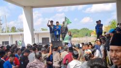 Demo di DPRD Bangkalan Diwarnai Kericuhan dan Pengusiran Bupati<