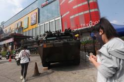 Panser TNI Siaga di Kawasan Glodok