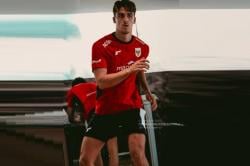 Ekspresi Bangga Mauro Zijlstra Pakai Jersey Latihan Timnas Indonesia untuk Pertama Kali