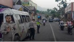 Kecelakaan Beruntun Minibus Peziarah Tabrak 7 Motor dan Mobil di Pemalang, 4 Luka<