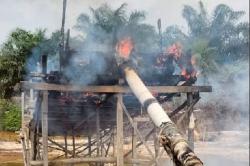 Razia Penambangan Emas Ilegal di Area Pacu Jalur Kuansing, 55 Rakit PETI Dibakar<