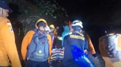 6 Remaja Terjebak di Air Terjun Sarasah Barasok Dievakuasi Tim SAR<