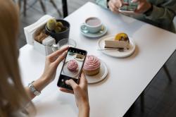 Tips Ciptakan Suasana Cafe Lebih Instagramable Tanpa Renovasi Besar<
