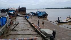 Pelabuhan Tangga Raja Ulu Jambi Ambruk, Aktivitas Bongkar Muat Terganggu<