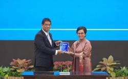 Sri Mulyani Sertijab Menkeu ke Purbaya: Suatu Kehormatan Diberikan Tugas Mengabdi untuk Negara