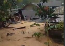Banjir Bandang Terjang Lampung Barat, Sejumlah Rumah Hanyut<