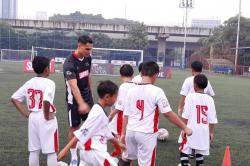 Joey Pelupessy Senang Latih Anak Usia Dini, Siap Jadi Pelatih?