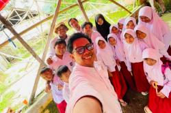 Politisi Perindo Endang Sutanto Dorong Pemerataan Pendidikan di Cianjur: Anak Desa Ciawitali Berhak Sekolah Layak<