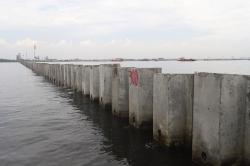 PT KCN: Proyek Tanggul Beton di Laut Cilincing Sah