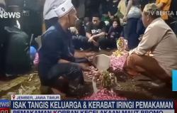 Satu Keluarga Korban Kecelakaan Bus Wisata di Bromo Dimakamkan Satu Liang<