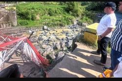Jembatan Kali Erang di Tegal Ambruk saat Dibongkar, 5 Pekerja Luka-Luka<