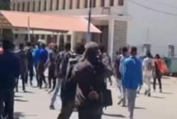 Ribuan Mahasiswa Timor Leste Geruduk Gedung DPR Lagi: Hentikan Kebiasaan Beli Mobil Baru!