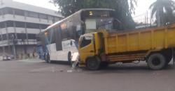 Kronologi Kecelakaan Adu Banteng Transjakarta vs Truk di Cideng Jakpus