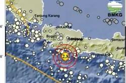 Pusat Gempa Hari Ini 2 Menit yang Lalu Guncang Garut, Cek Magnitudonya<