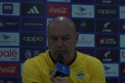 Bojan Hodak Bongkar Senjata Persib Lawan Persita di Bali Malam Ini