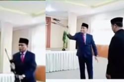 Viral Video Kepala Kanwil Kemenag NTB Zamroni Aziz Lempar Mikrofon, Ada Apa?<