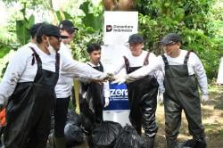 Gandeng Pandawara, Telkom Gelar Aksi River Clean Up di Sungai Cioray Bandung