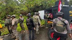 Tembus Medan Curam dan Sungai Berbatu, Satgas Damai Cartenz Patroli Taktis di Sinak Papua<