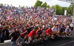 Parade MotoGP Mandalika 2025 Disambut Meriah! Tiket Ludes dan Pembalap Puas Disambut Fans