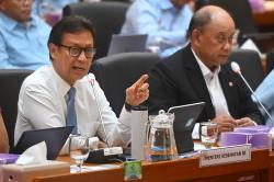 Menkes Ungkap Penyebab Keracunan Makanan MBG di Rapat DPR