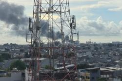 Kebakaran Pabrik di Cengkareng Jakbar, 16 Mobil Damkar Dikerahkan!