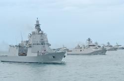 Gagah! KRI Brawijaya-320 Unjuk Kekuatan dalam Parade Kapal Perang TNI AL