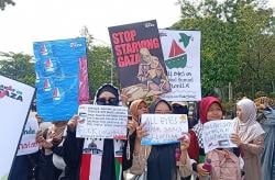 Massa Gelar Aksi di Kedubes AS, Kecam Israel Cegat Kapal Global Sumud Flotilla ke Gaza