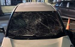 Viral Mobil Dirusak Massa di Margonda Depok, Kaca Depan Remuk