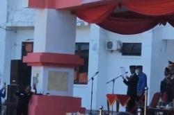 Viral Wakil Ketua DPRD Pasangkayu Gagap hingga Didikte Baca UUD 1945, Peserta Upacara Melongo<