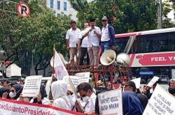 Ratusan Pedagang Demo di DPRD DKI, Protes Larangan Jual Rokok di Raperda KTR