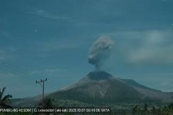 Gunung Lewotobi Laki-laki di NTT Erupsi, Kolom Abu Capai 2.000 Meter<
