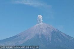 Gunung Semeru Erupsi Hari Ini, Ketinggian Kolom Abu Capai 700 Meter<