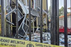Kesaksian Warga Dengar Ledakan Misterius Gedung Farmasi di Tangsel