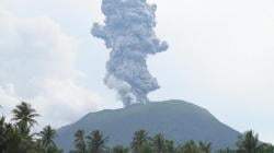 Gunung Ibu Erupsi Dahsyat, Letusan 2.000 Meter di Atas Puncak<