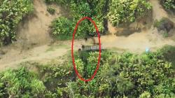 Kontak Tembak dengan Aparat di Kiwirok Terpantau Drone, 7 Anggota KKB Berlari di Semak-Semak <