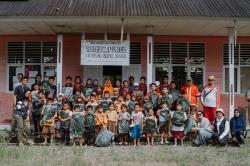 EIGER Kirim Ribuan Tas Sekolah dari Mentawai sampai Halmahera<