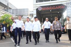150 Ribu Penumpang Tiap Hari, Menhub Dudy Cek Langsung Stasiun Manggarai dan Tanah Abang
