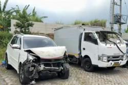 Kecelakaan Truk Boks Tabrak Minibus hingga Terguling di Tol Malang, 3 Luka-Luka<