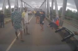 Kecelakaan Beruntun 3 Kendaraan di Merauke, Kerugian Capai Rp150 Juta<