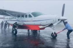 Satgas Korpasgat Bantu Pesawat Grand Caravan RON di Bandara Tigiles Sinak<