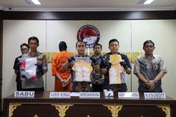 Pengedar Narkoba di Denpasar Ditangkap, Barang Bukti Sabu Hampir 1 Kg dan Ekstasi<
