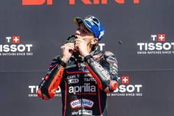Momen Unik Marco Bezzecchi Tabrak Burung Camar Sebelum Menang Sprint Race